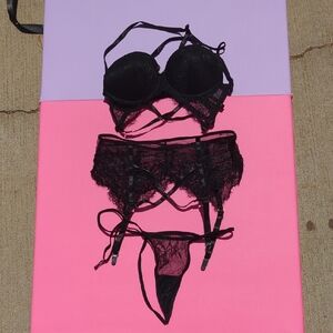 SHEIN Black Lace Bra Set with Straps